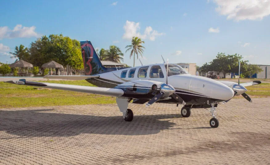 Avião Beechcraft Baron 58 Turbo – Ano 1978 – 4.400 H.T.