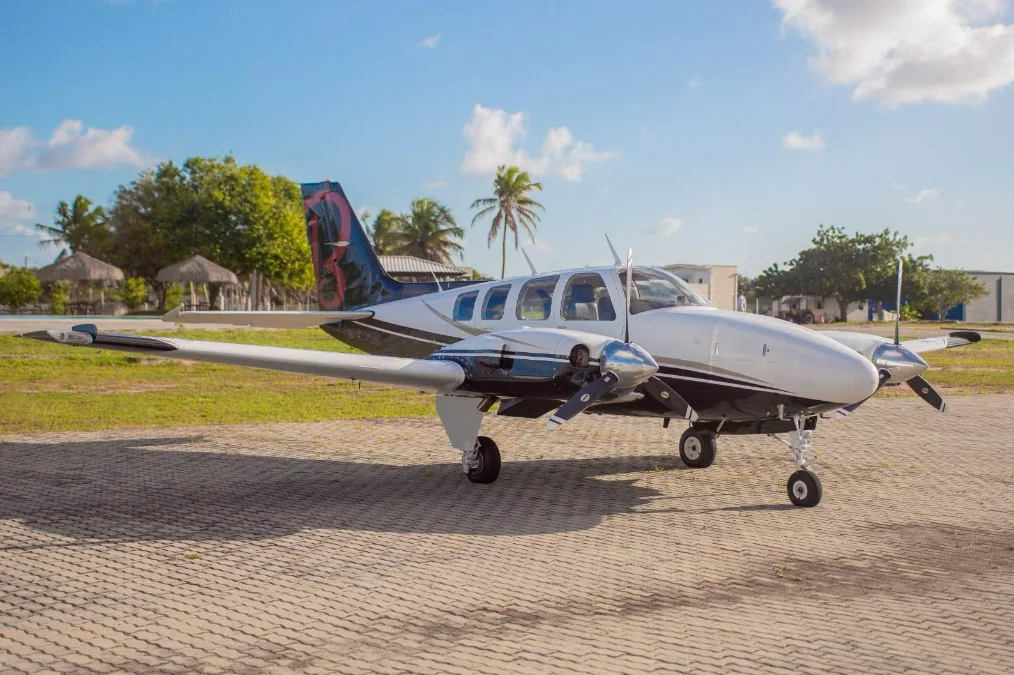 Avião Beechcraft Baron 58 Turbo – Ano 1978 – 4.400 H.T.