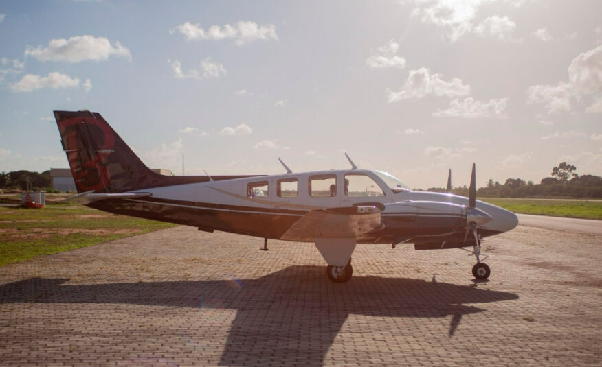 Avião Beechcraft Baron 58 Turbo – Ano 1978 – 4.400 H.T.