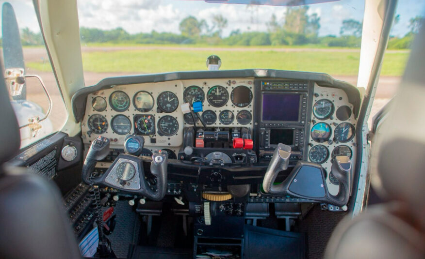 Avião Beechcraft Baron 58 Turbo – Ano 1978 – 4.400 H.T.