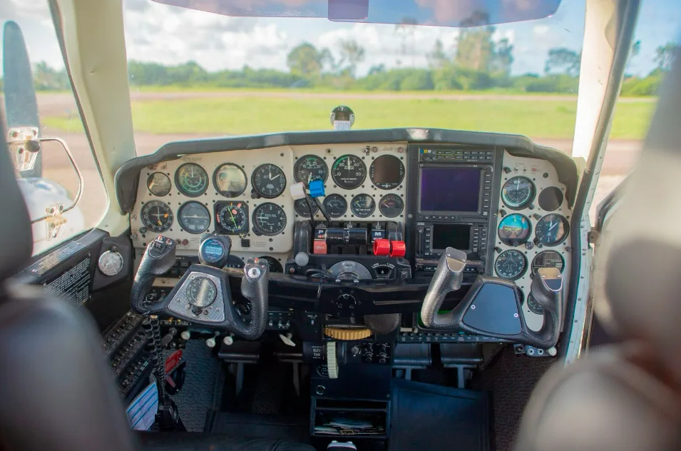 Avião Beechcraft Baron 58 Turbo – Ano 1978 – 4.400 H.T.