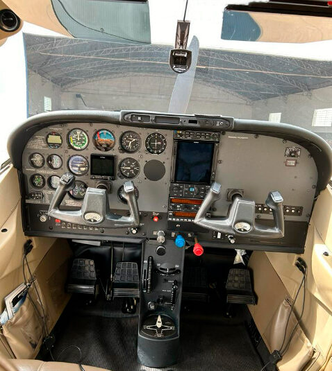 Avião Cessna 182T – Ano 2003 – 1.882 H.T.