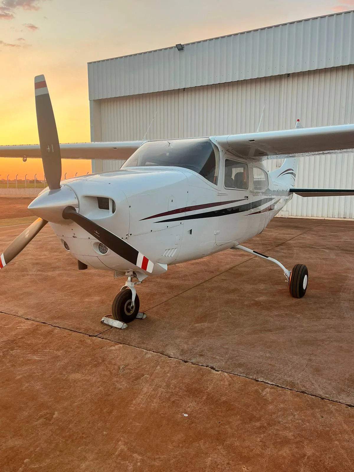 Avião Cessna T210M – Ano 1977 – 5.950 H.T.