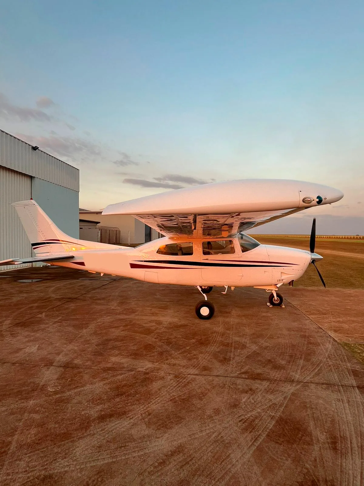 Avião Cessna T210M – Ano 1977 – 5.950 H.T.