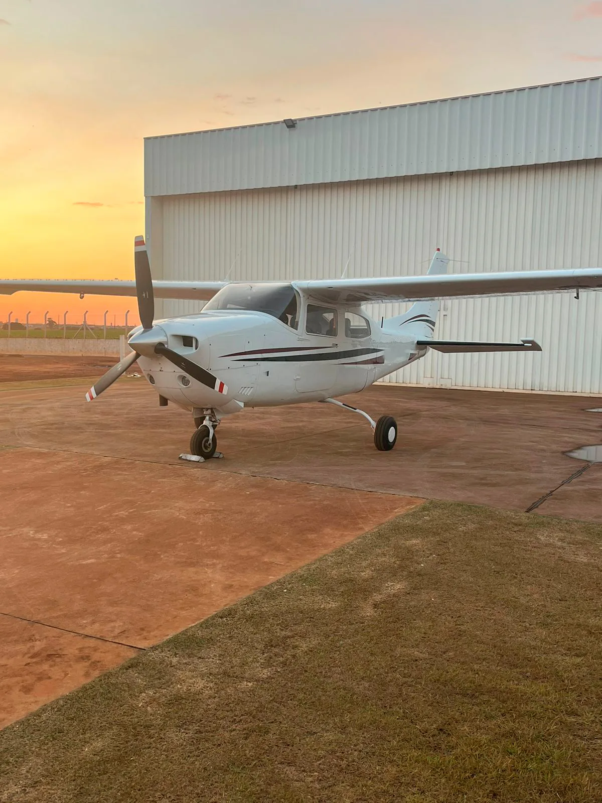 Avião Cessna T210M – Ano 1977 – 5.950 H.T.