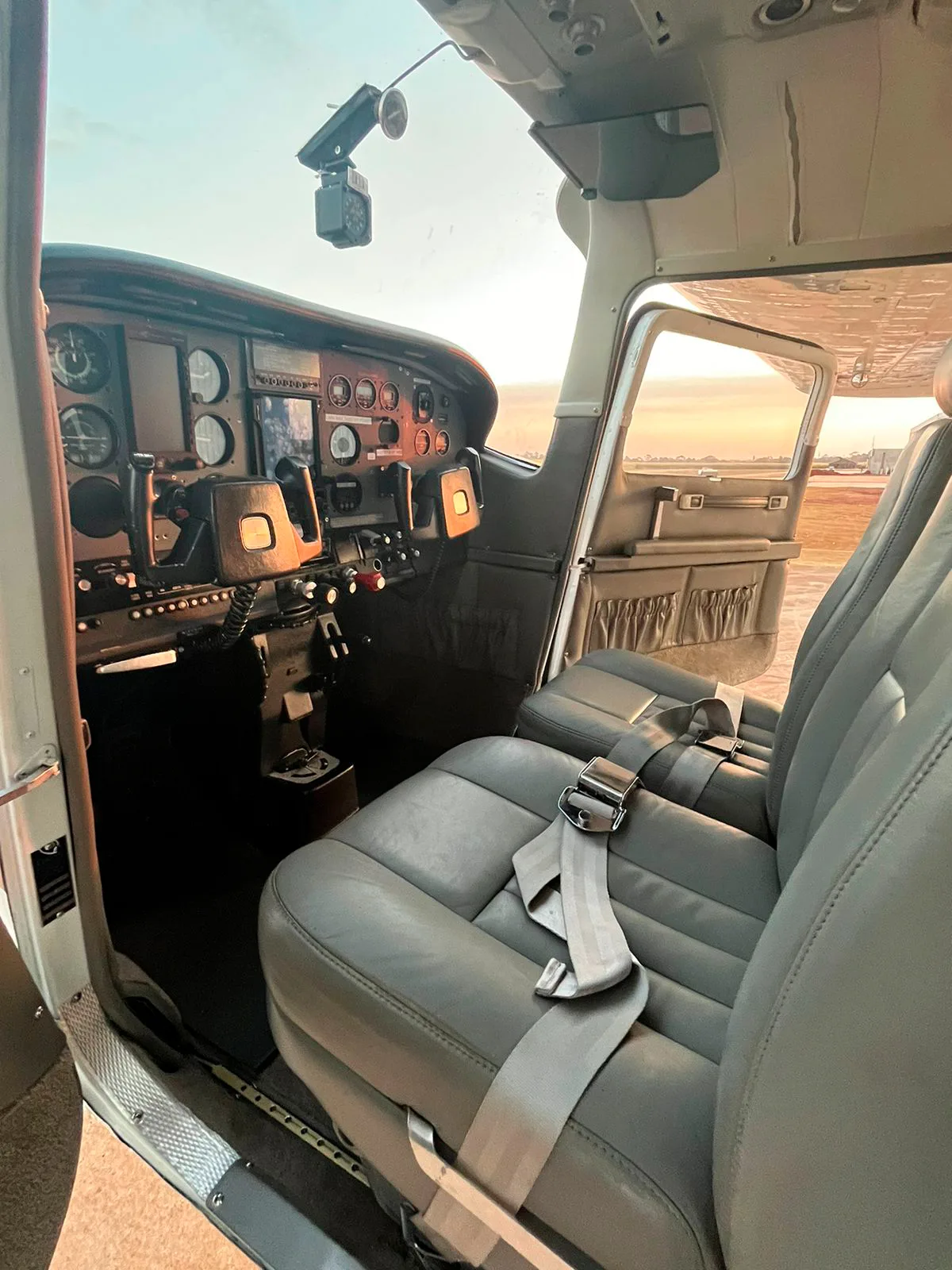 Avião Cessna T210M – Ano 1977 – 5.950 H.T.