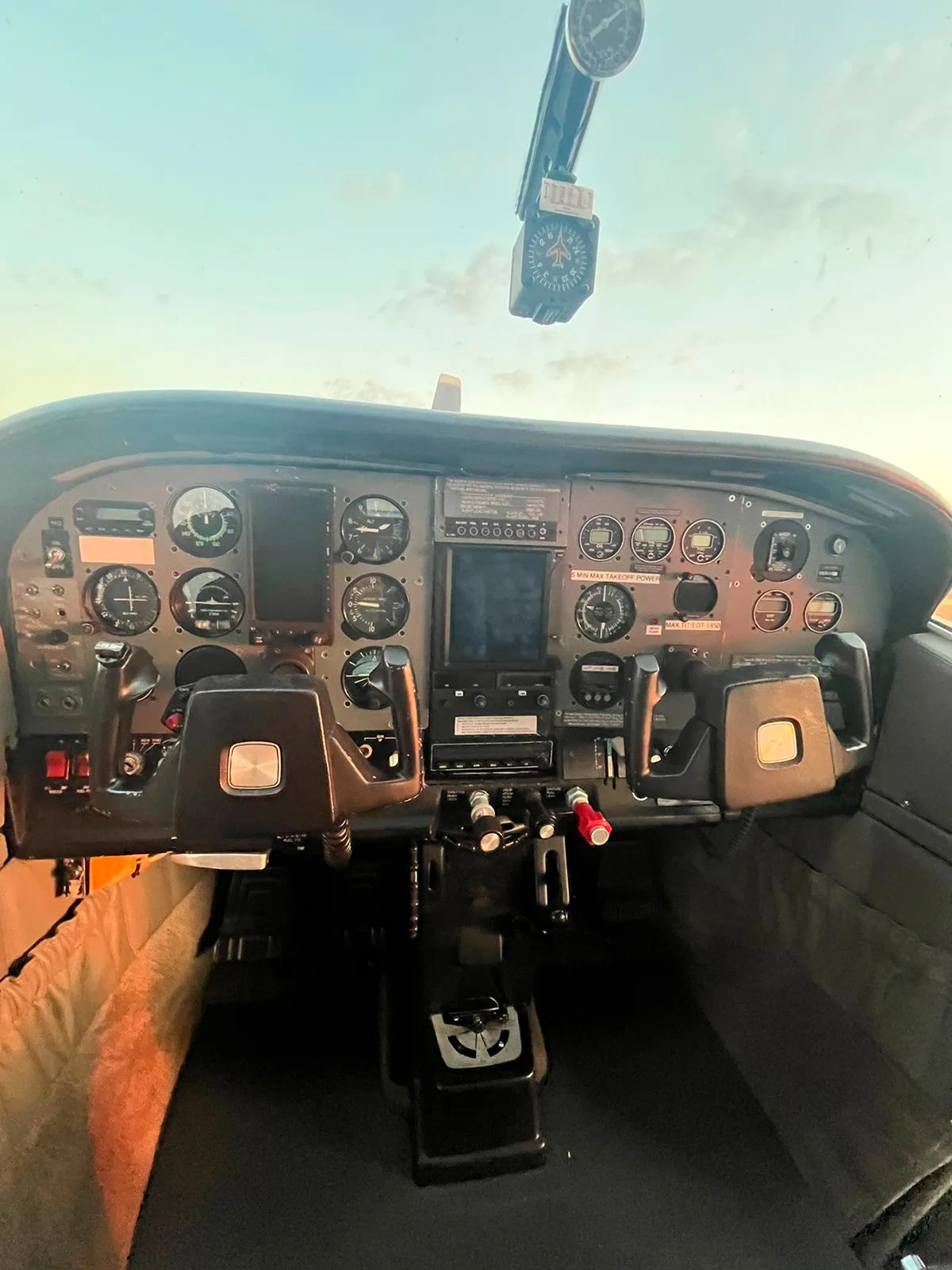 Avião Cessna T210M – Ano 1977 – 5.950 H.T.
