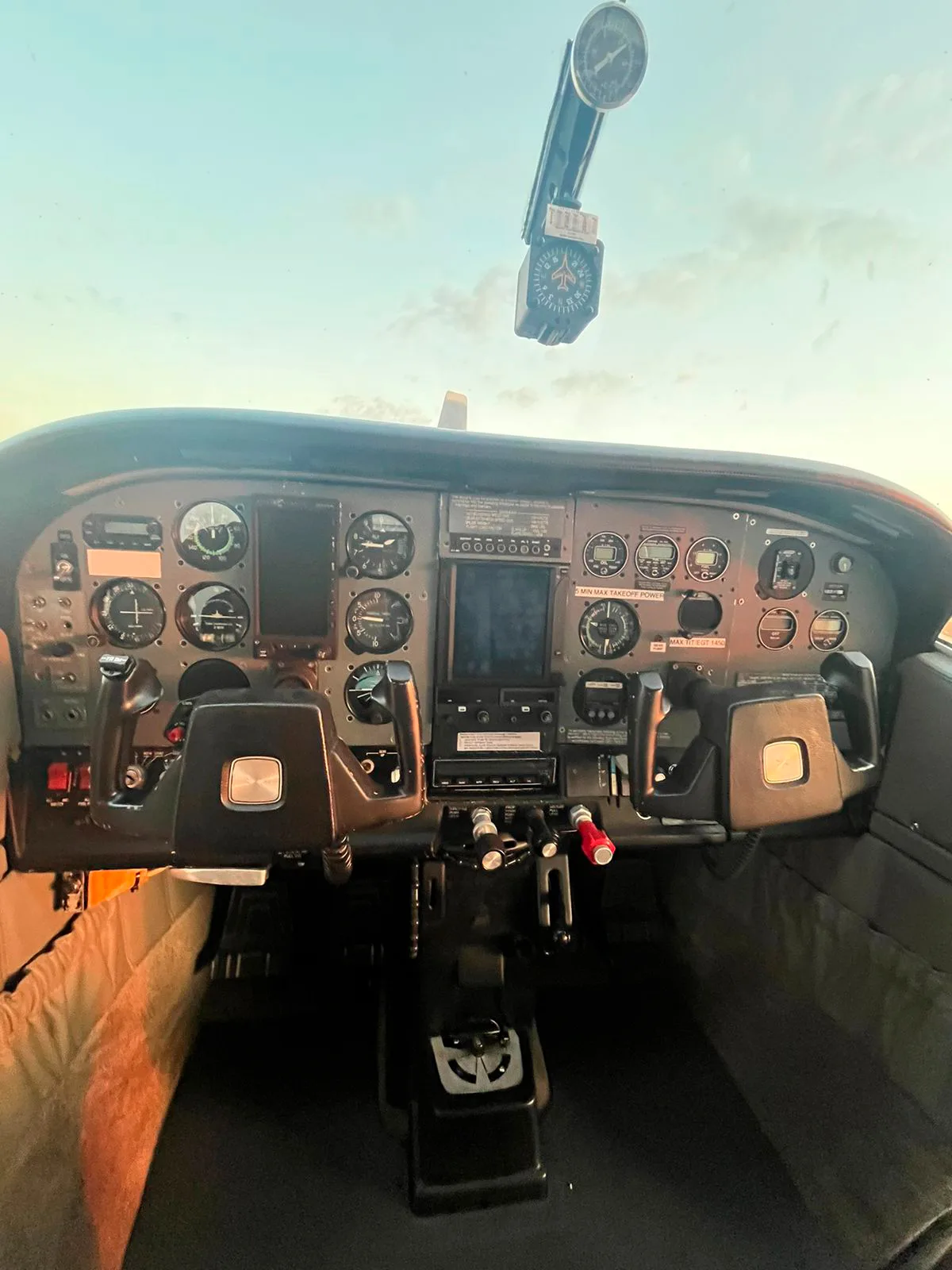 Avião Cessna T210M – Ano 1977 – 5.950 H.T.