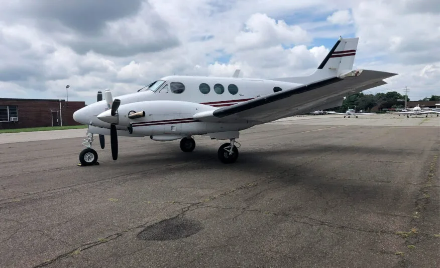 Avião Beechcraft King Air E90 – Ano 1972 – 11.492 H.T.