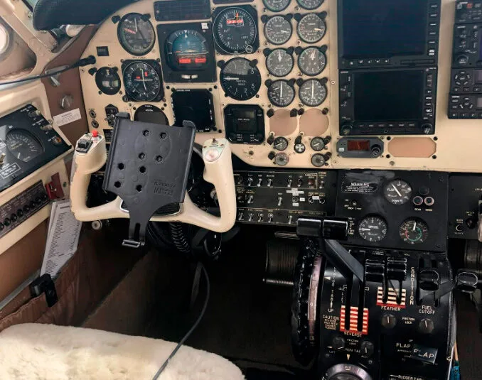 Avião Beechcraft King Air E90 – Ano 1972 – 11.492 H.T.