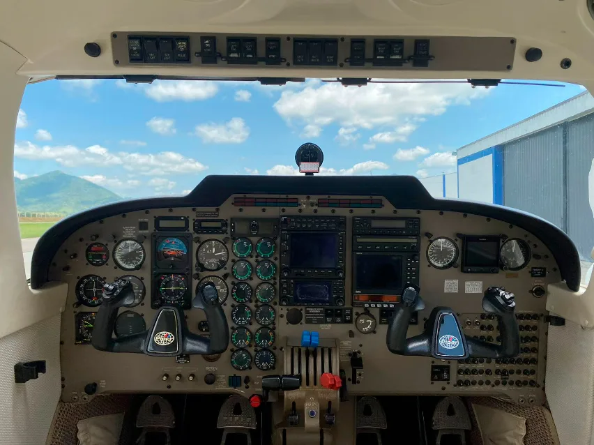 Avião Piper Seneca V PA-34-220T – Ano 2001 – 3.228 H.T.