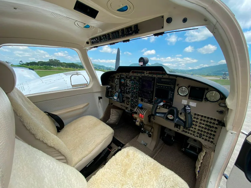Avião Piper Seneca V PA-34-220T – Ano 2001 – 3.228 H.T.