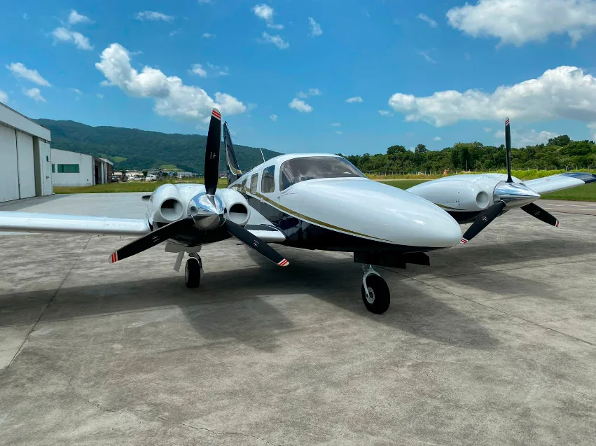 Avião Piper Seneca V PA-34-220T – Ano 2001 – 3.228 H.T.