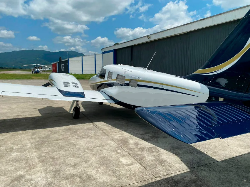Avião Piper Seneca V PA-34-220T – Ano 2001 – 3.228 H.T.