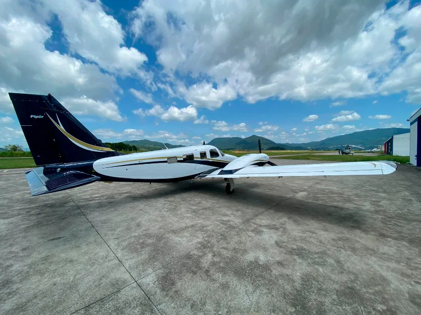 Avião Piper Seneca V PA-34-220T – Ano 2001 – 3.228 H.T.