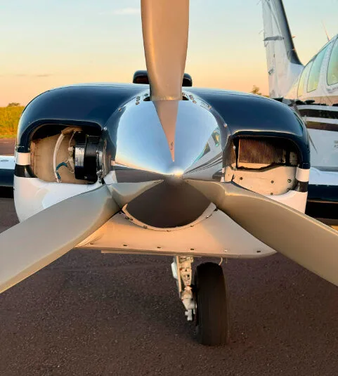 Avião Beechcraft Baron B58 – Ano 1998 – 2.350 H.T.