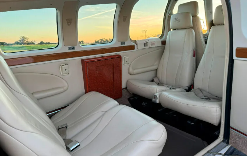 Avião Beechcraft Baron B58 – Ano 1998 – 2.350 H.T.