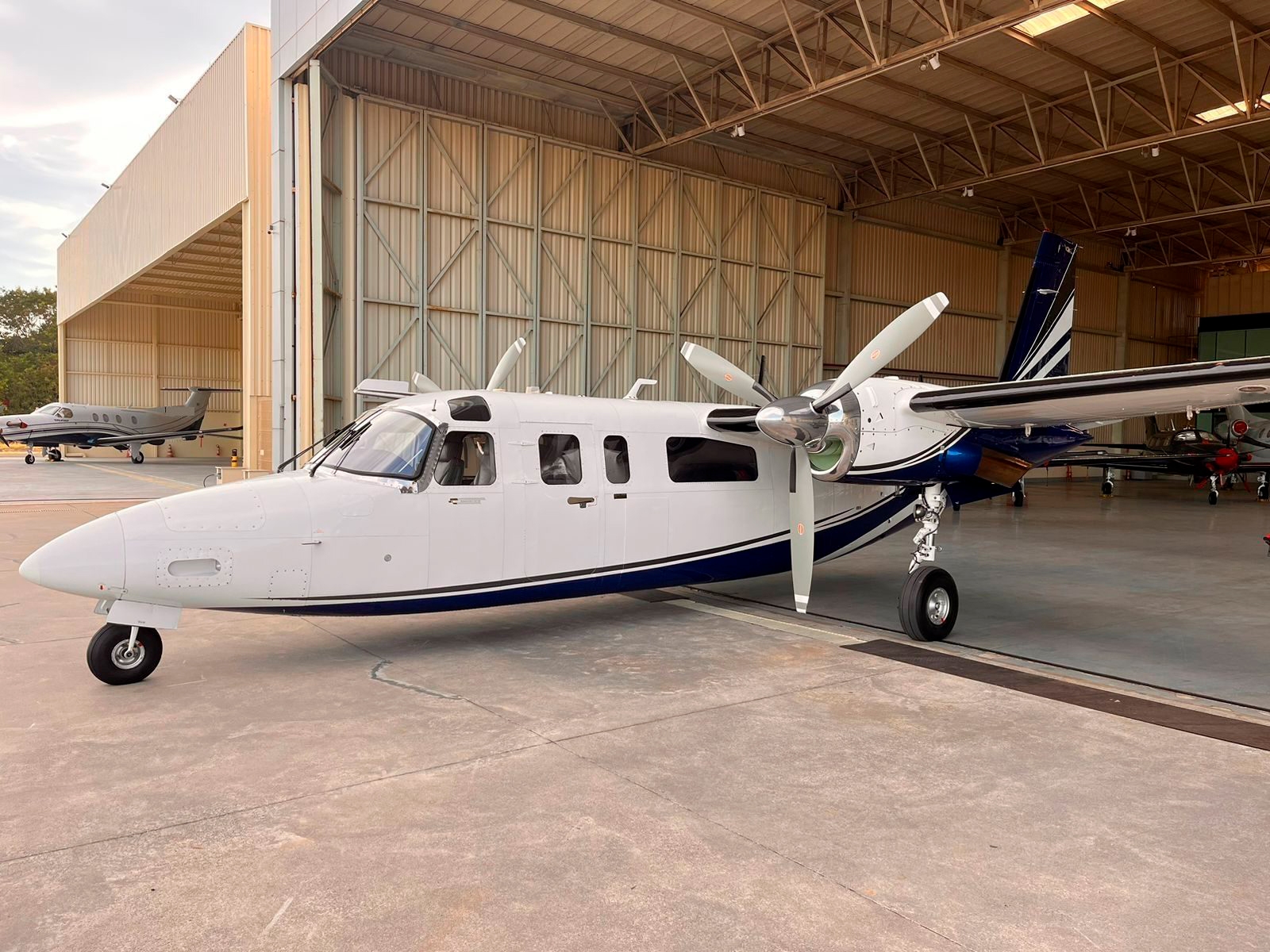 Avião Turbo Commander 690 B (DASH 10) – Ano 1978 – 8.847 H.T.