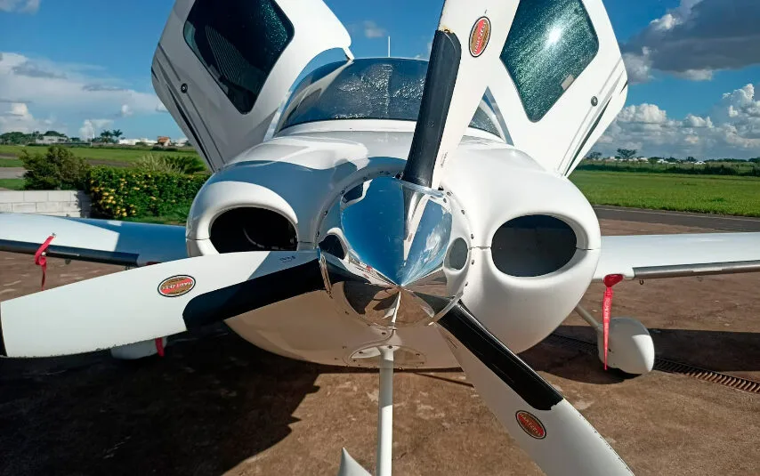 Cirrus SR22 GTS – Year 2005 – 2,801 H.T., photo 9