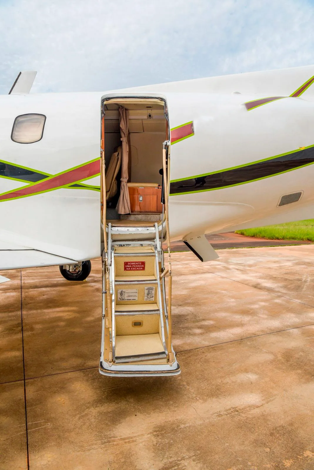 Avião Embraer Xingu II EMB-121A1 – Ano 1980 – 7.200 H.T.