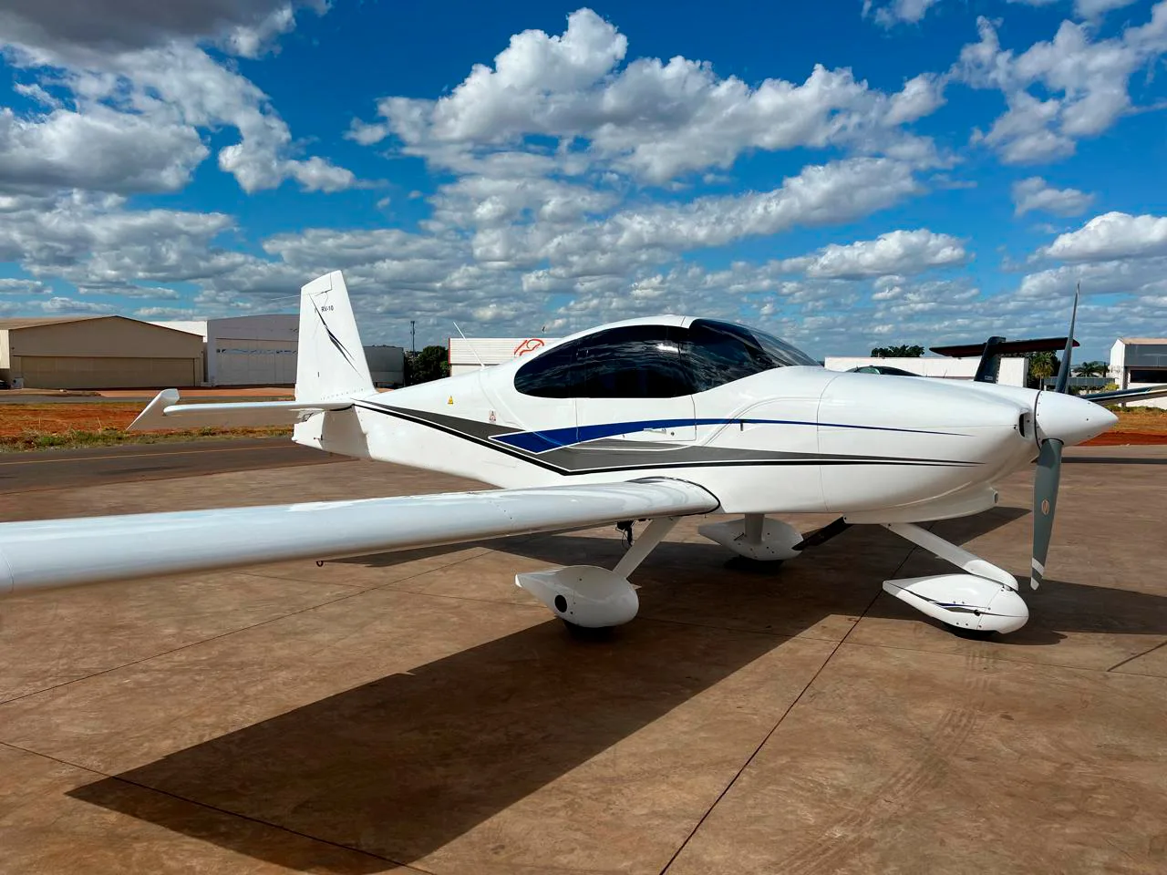 Avião Flyer RV-10 – Ano 2013 – 1.180 H.T.