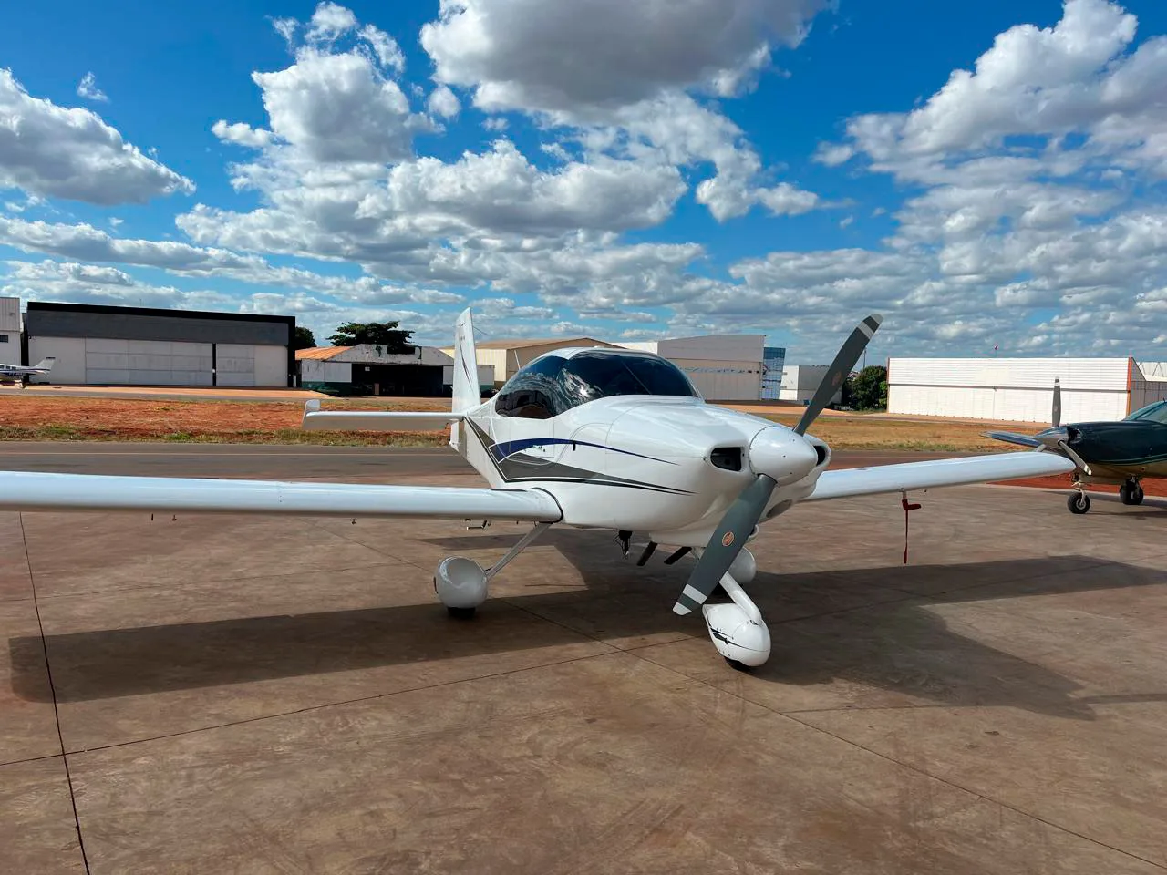 Avião Flyer RV-10 – Ano 2013 – 1.180 H.T.