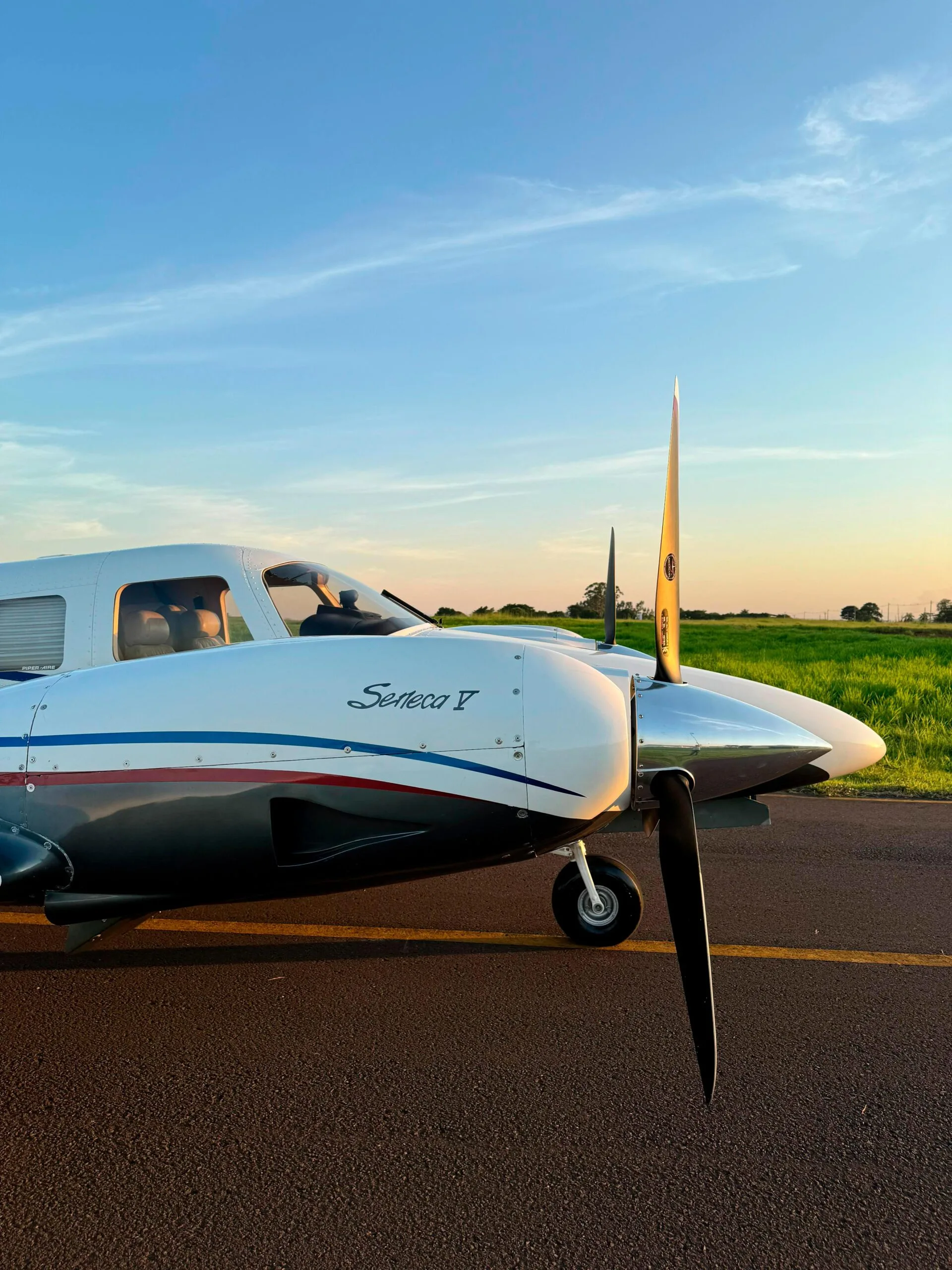 Avião Piper Seneca V PA-34-220T – Ano 2002 – 2.056 H.T.