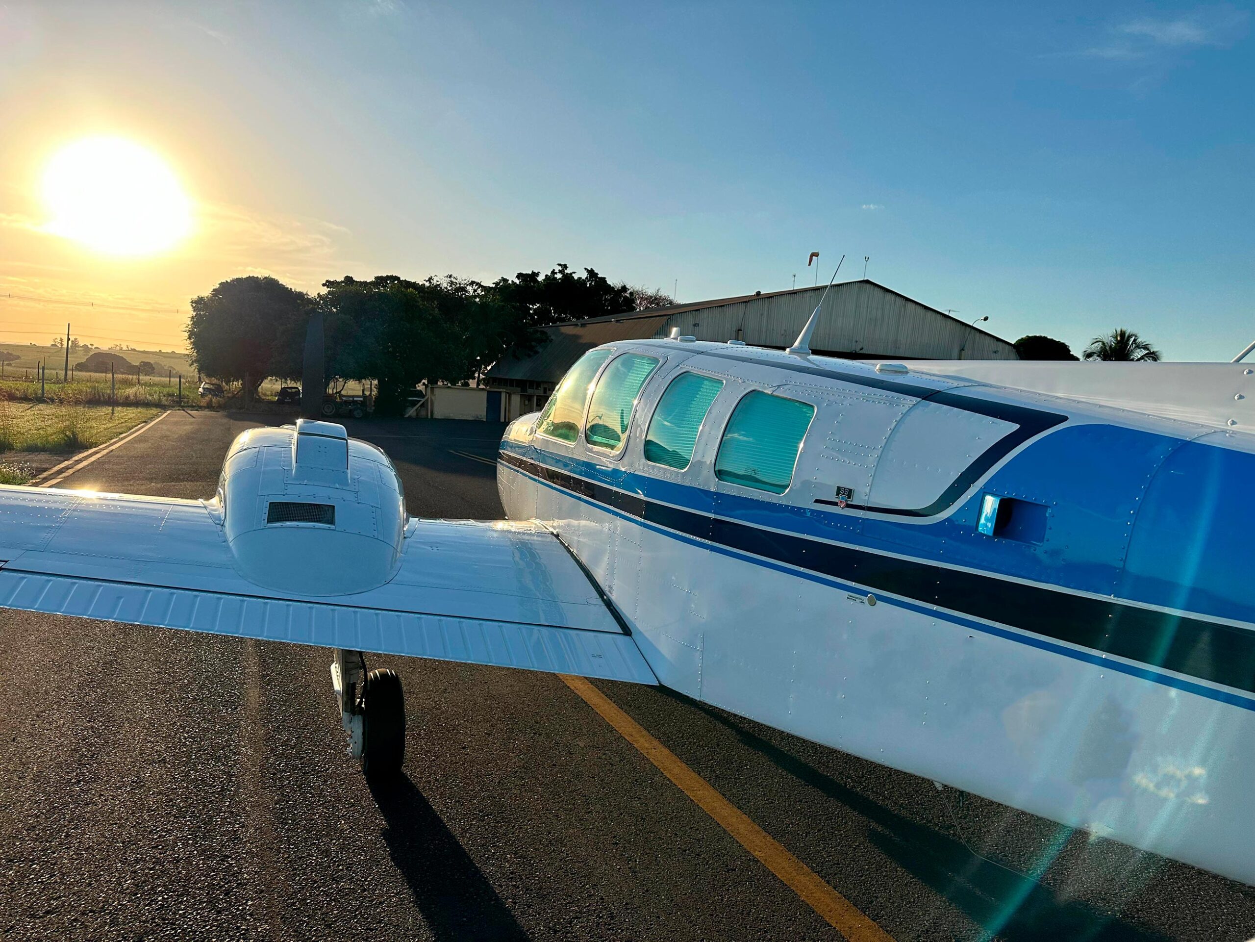 Avião Beechcraft Baron B58 – Ano 1994 – 3.200 H.T.