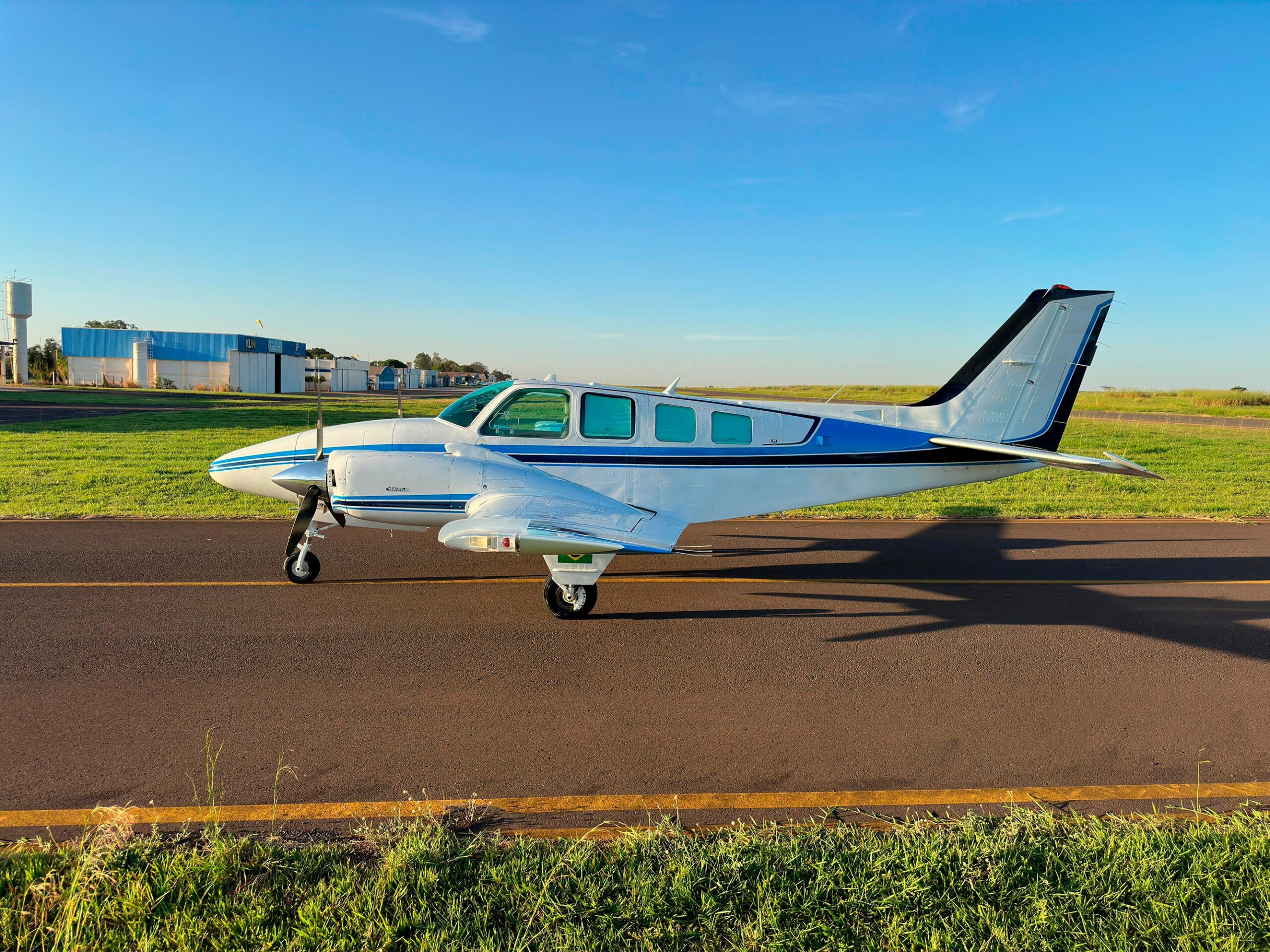 Avião Beechcraft Baron B58 – Ano 1994 – 3.200 H.T.