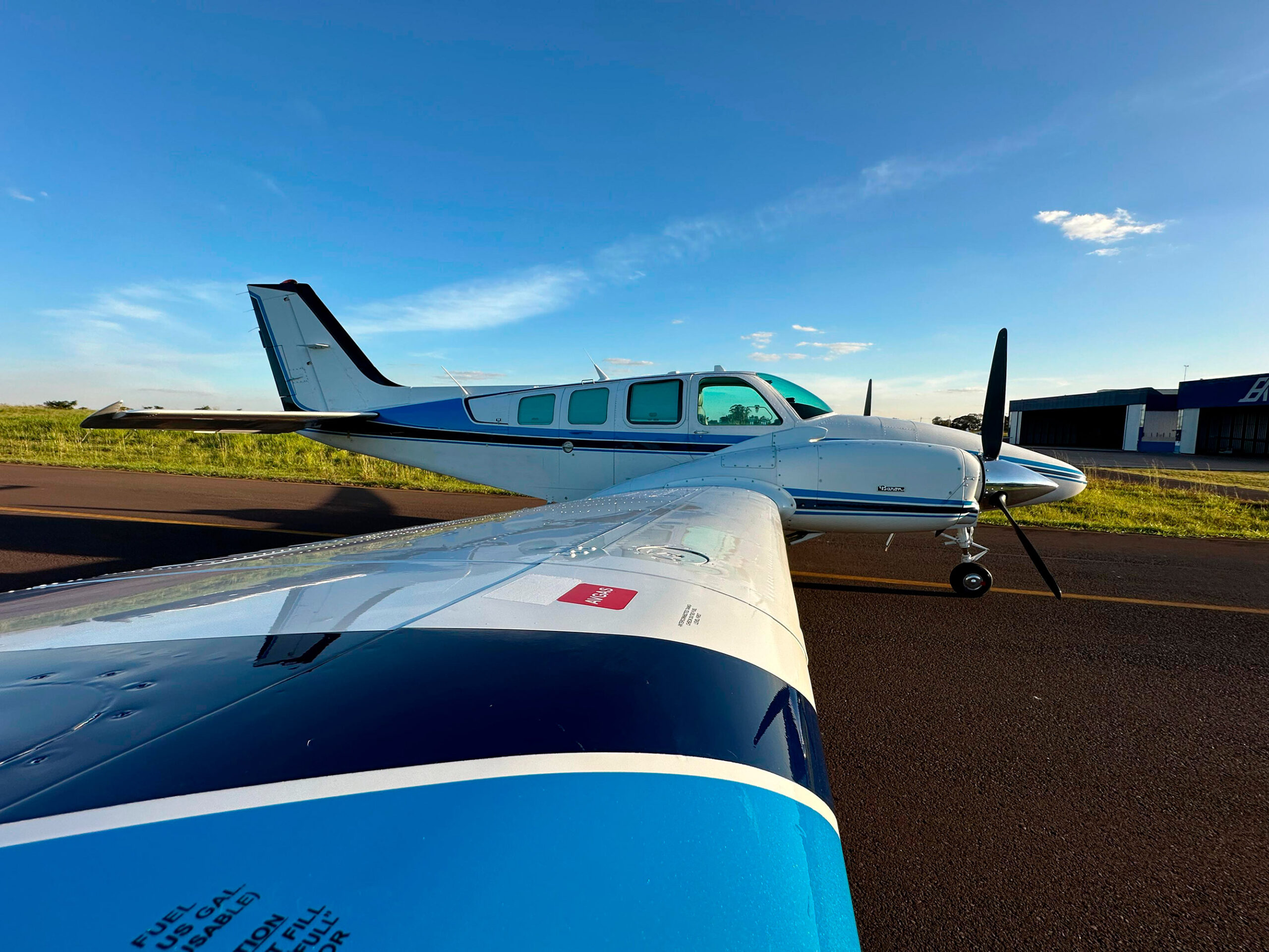 Avião Beechcraft Baron B58 – Ano 1994 – 3.200 H.T.