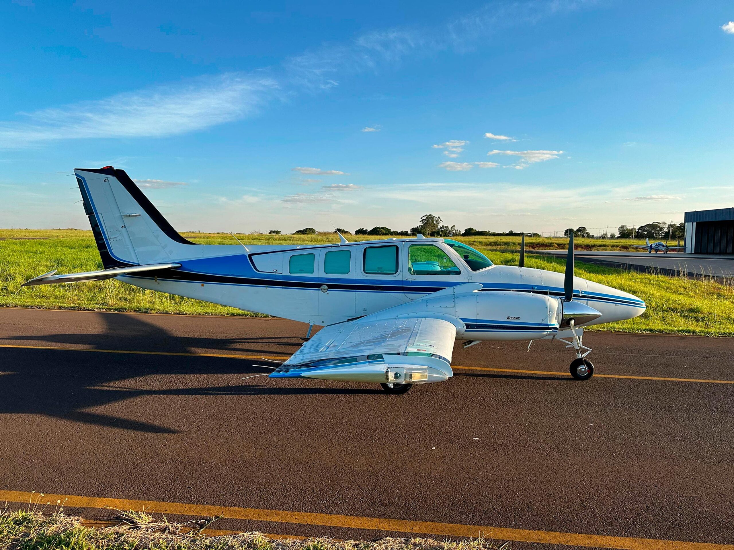 Avião Beechcraft Baron B58 – Ano 1994 – 3.200 H.T.