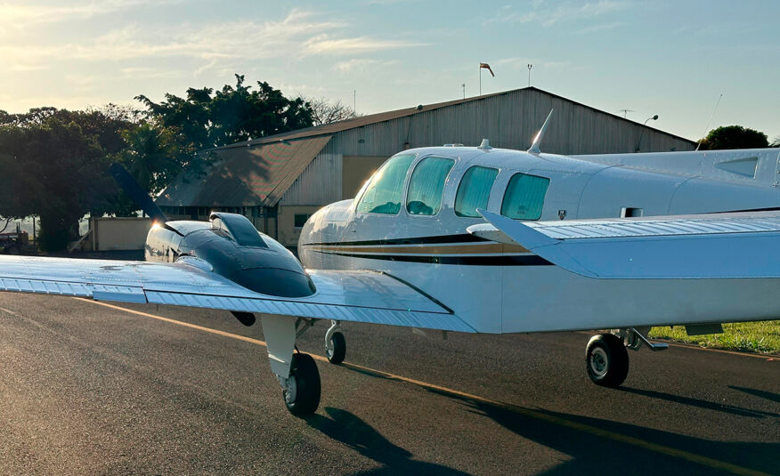 Avião Beechcraft Baron 58 – Ano 1979 – 4.700 H.T.