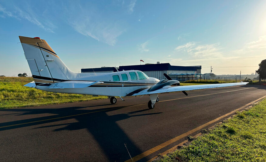 Avião Beechcraft Baron 58 – Ano 1979 – 4.700 H.T.