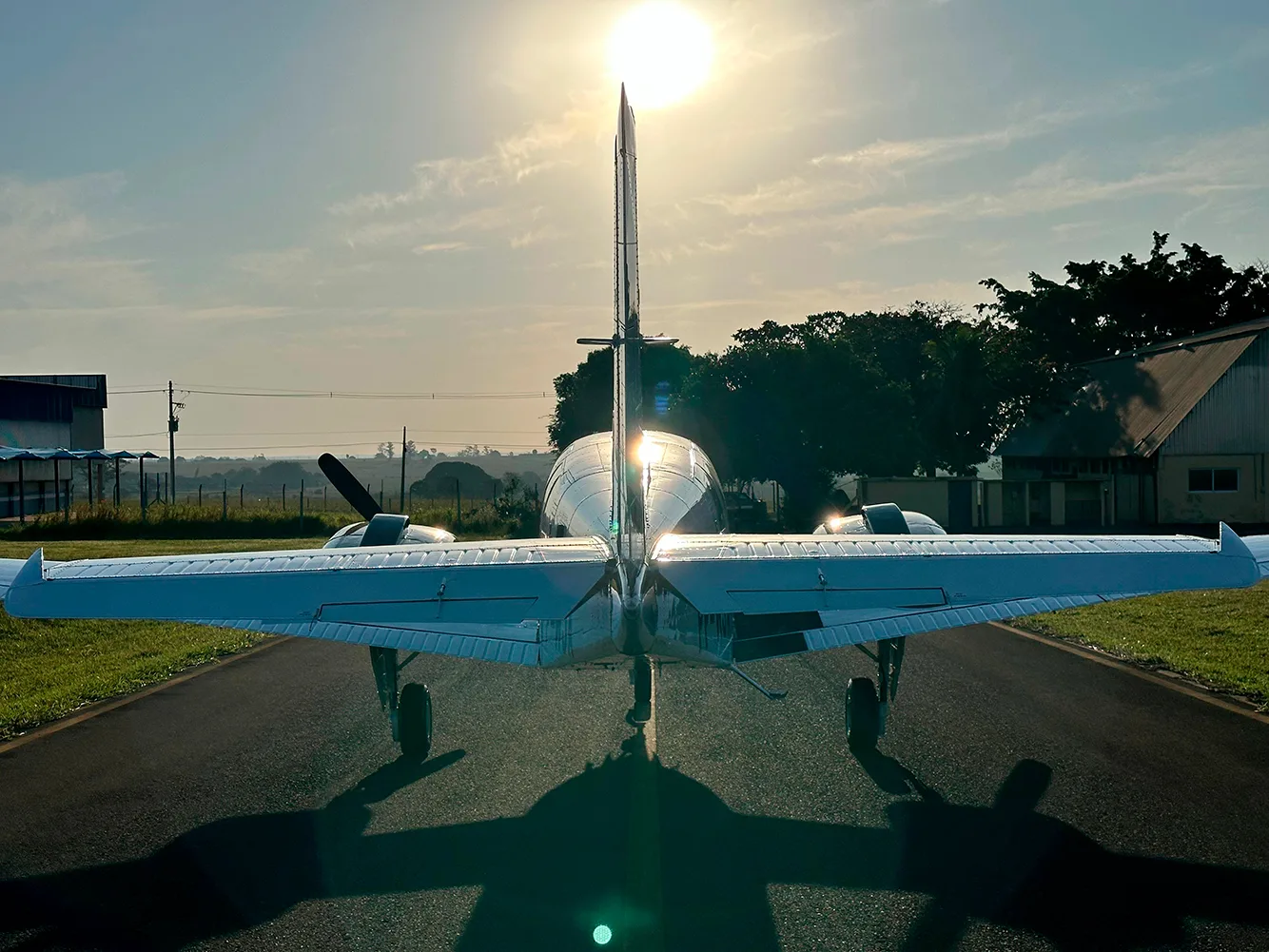 Avião Beechcraft Baron 58 – Ano 1979 – 4.700 H.T.