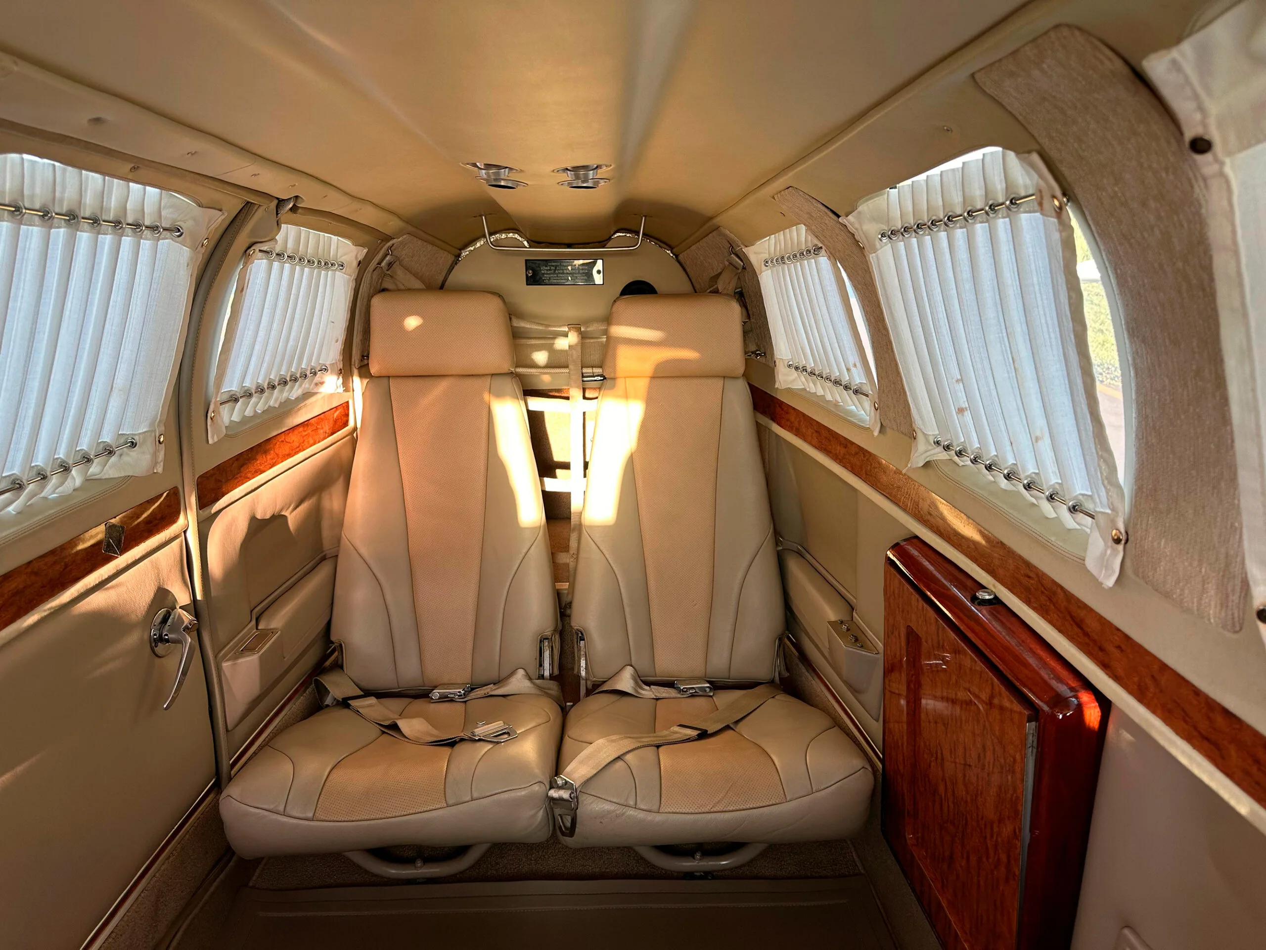 Avião Beechcraft Baron 58 – Ano 1979 – 4.700 H.T.