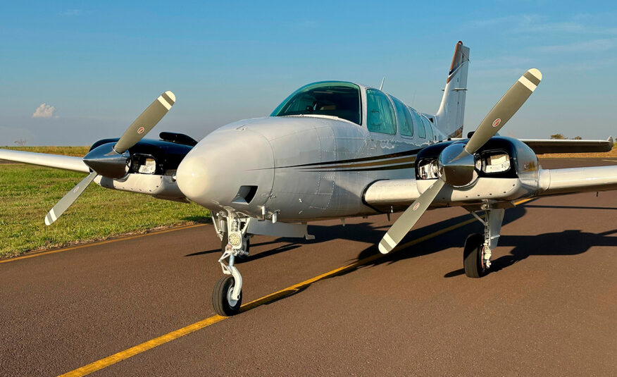 Avião Beechcraft Baron 58 – Ano 1979 – 4.700 H.T.