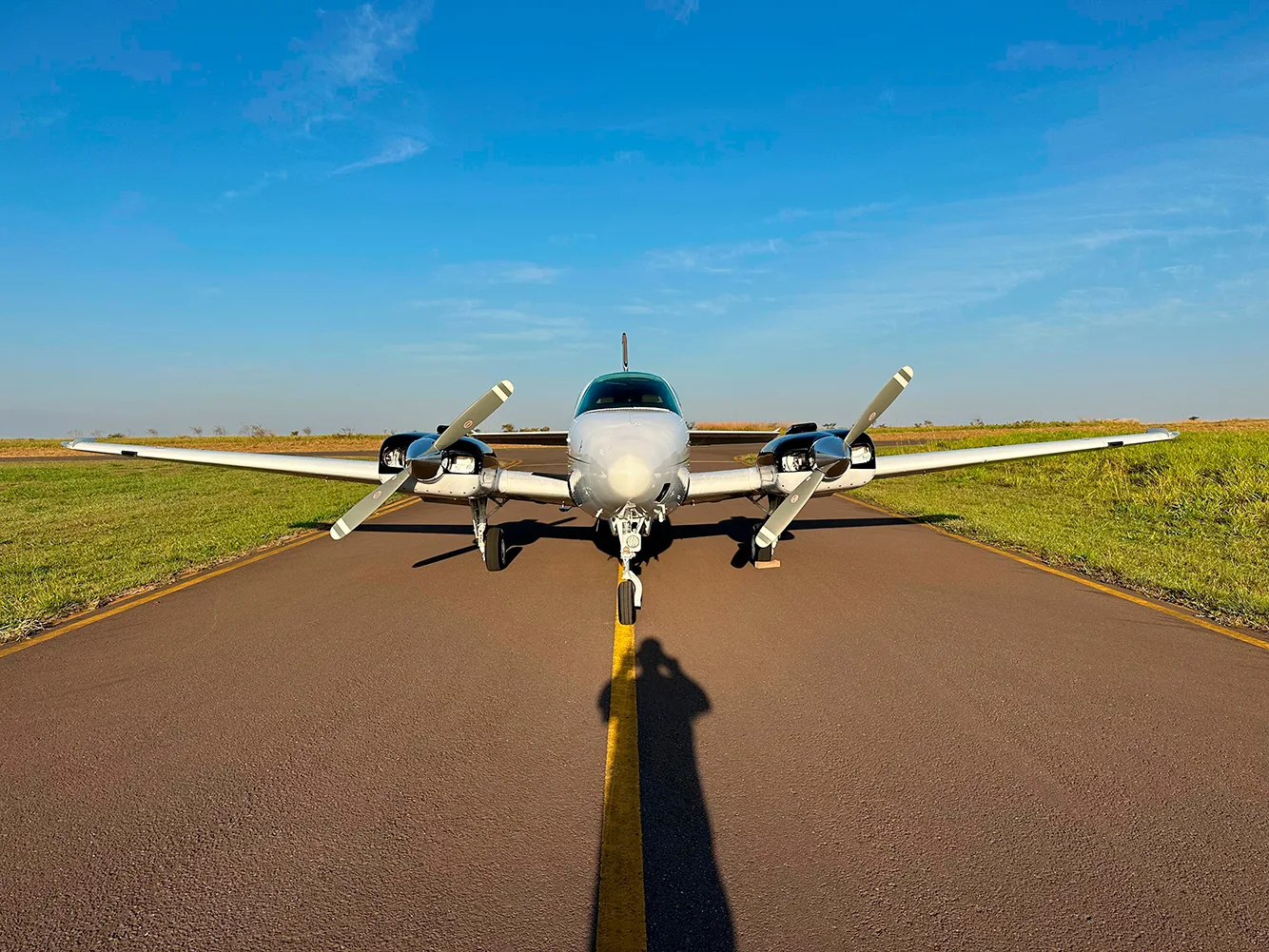Avião Beechcraft Baron 58 – Ano 1979 – 4.700 H.T.