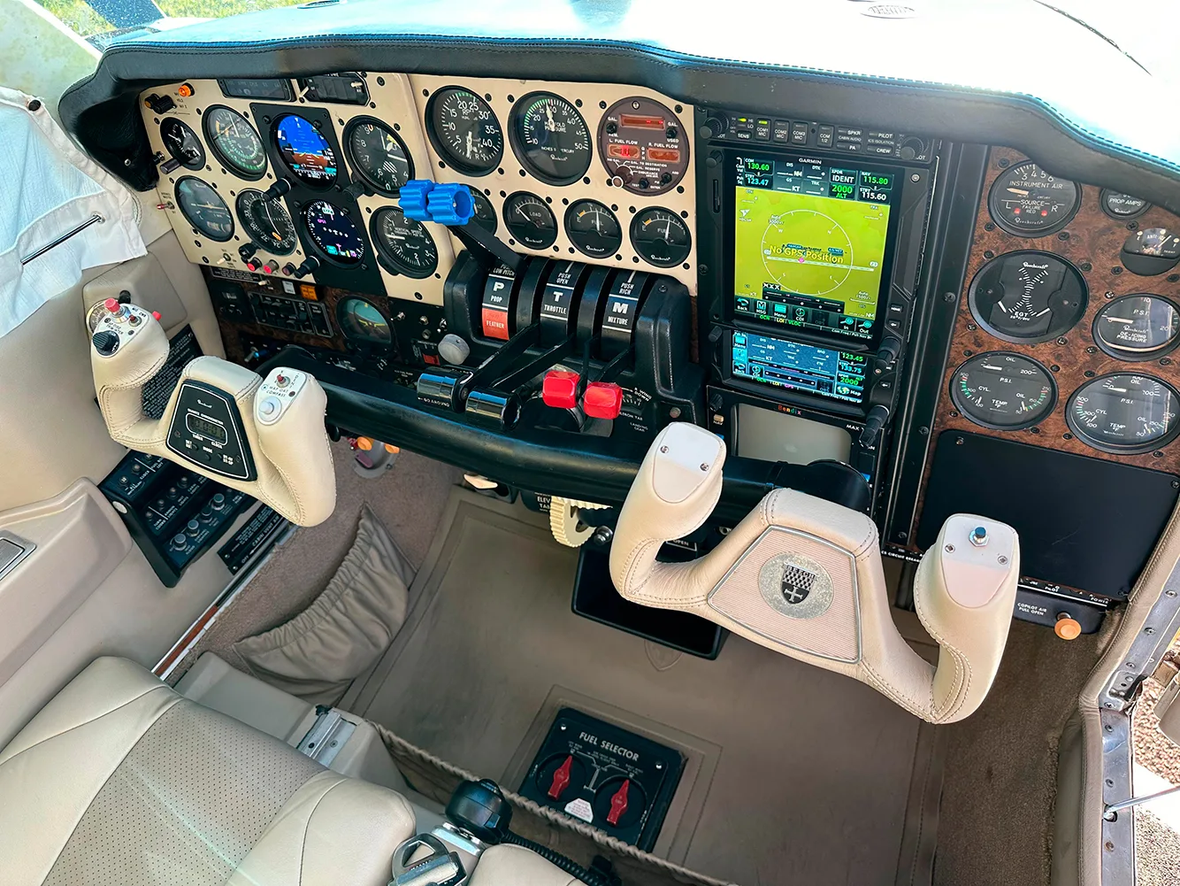 Avião Beechcraft Baron 58 – Ano 1979 – 4.700 H.T.