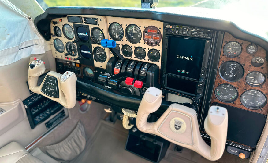 Avião Beechcraft Baron 58 – Ano 1979 – 4.700 H.T.