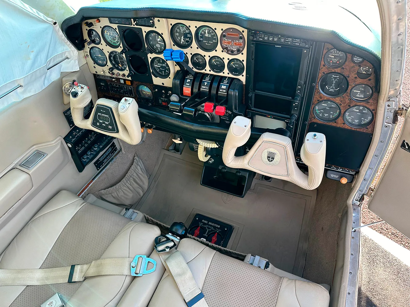 Avião Beechcraft Baron 58 – Ano 1979 – 4.700 H.T.