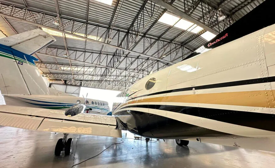 Beechcraft King Air B200 – Year 1980, photo 6