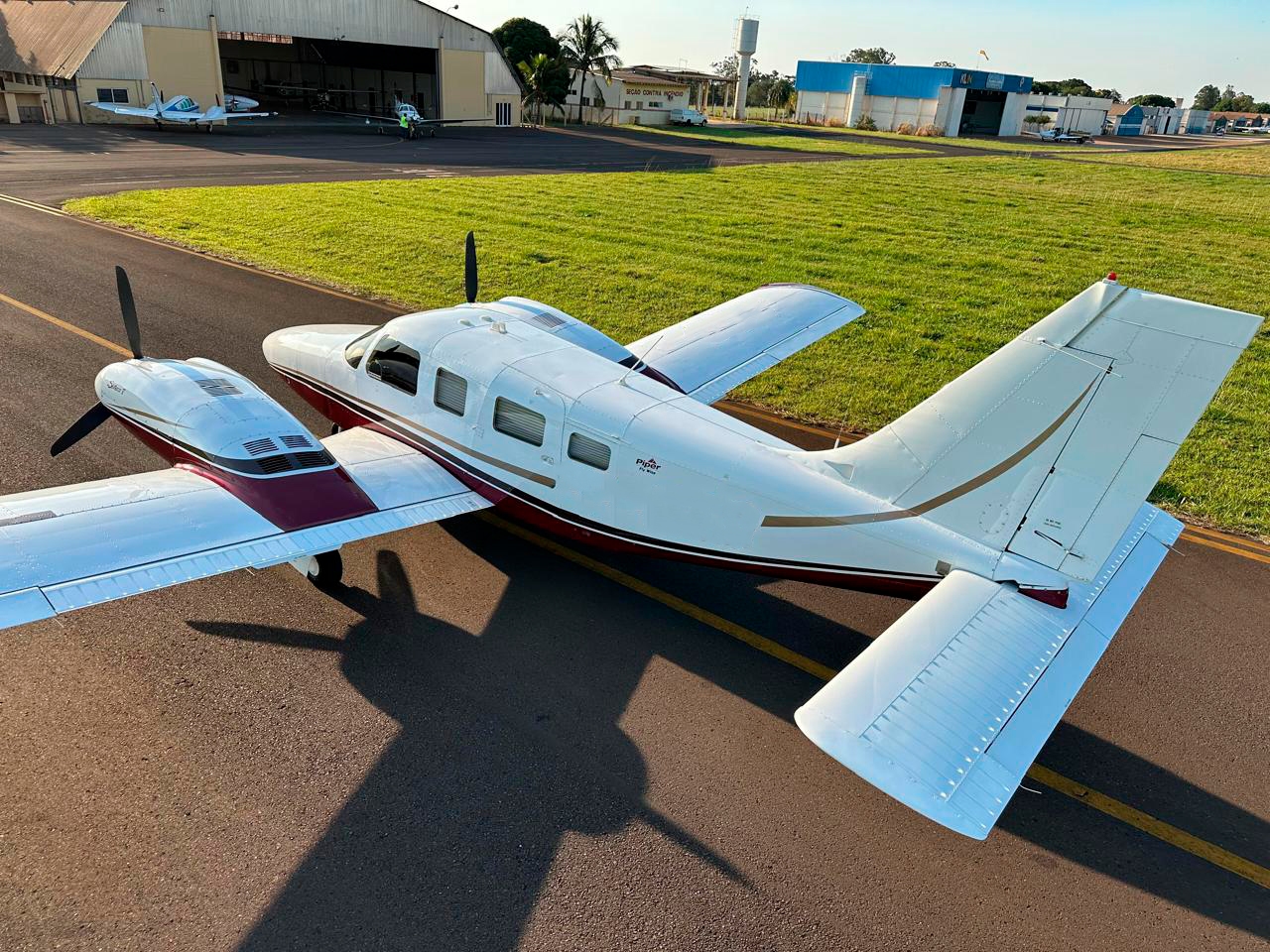 Avião Piper Seneca V PA-34-220T – Ano 2009 – 1.680 H.T.