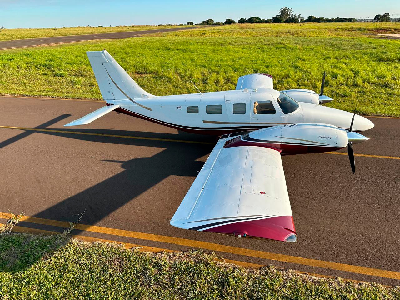 Avião Piper Seneca V PA-34-220T – Ano 2009 – 1.680 H.T.