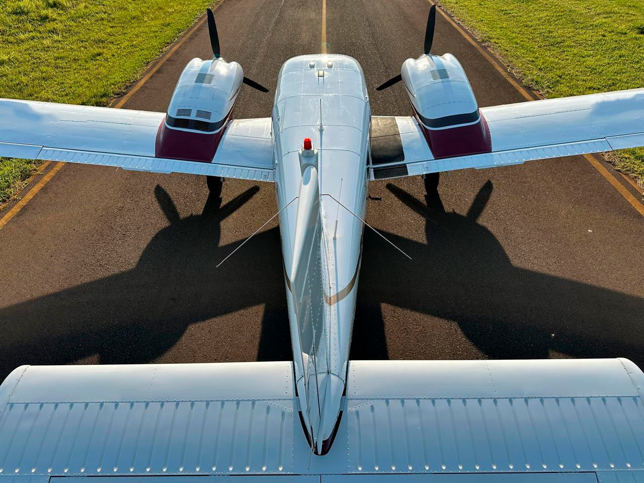 Avião Piper Seneca V PA-34-220T – Ano 2009 – 1.680 H.T.