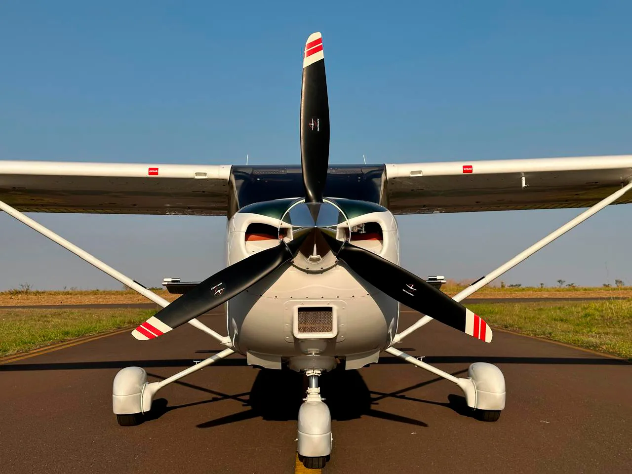 Cessna 182S Skylane Aspirado – Ano 1998 – 1.700 H.T.