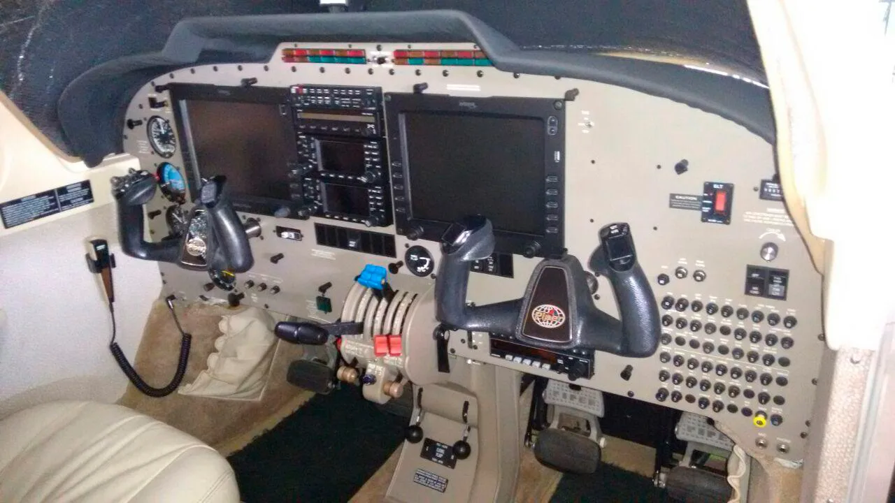 Avião Piper Seneca V PA-34-220T – Ano 2006 – 1.105 H.T.