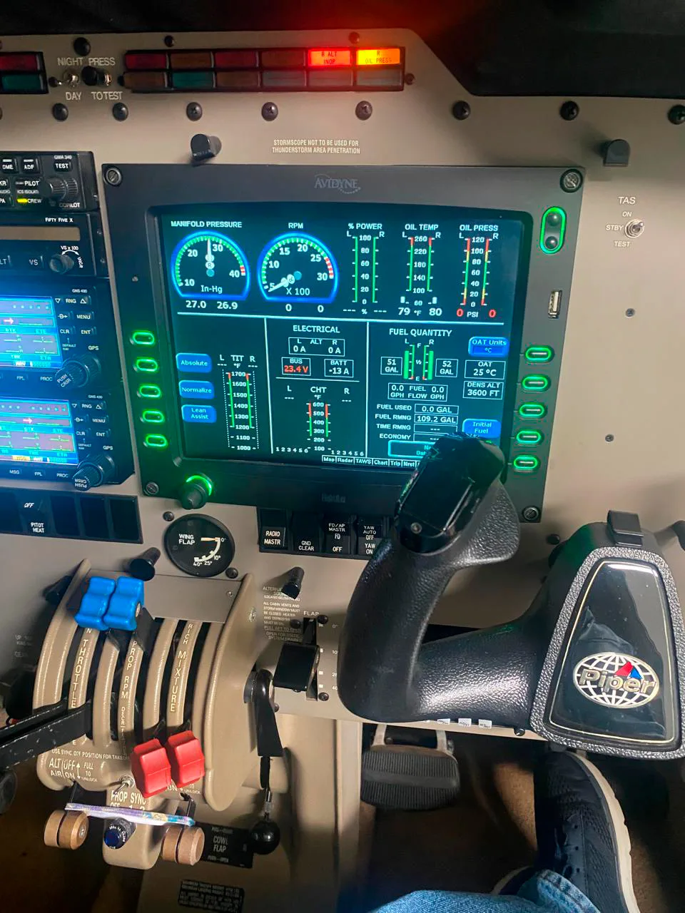 Avião Piper Seneca V PA-34-220T – Ano 2006 – 1.105 H.T.