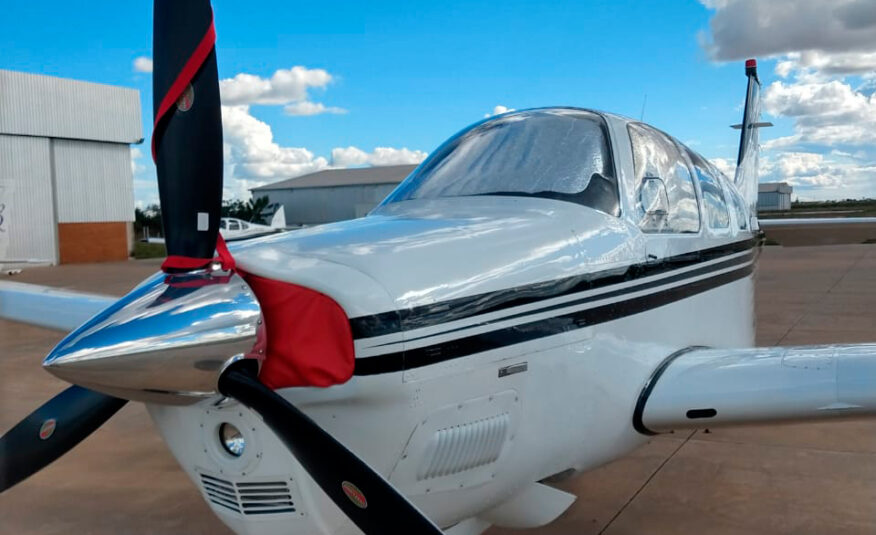 Beechcraft Bonanza A36 – Ano 2003 – 2.500 H.T.