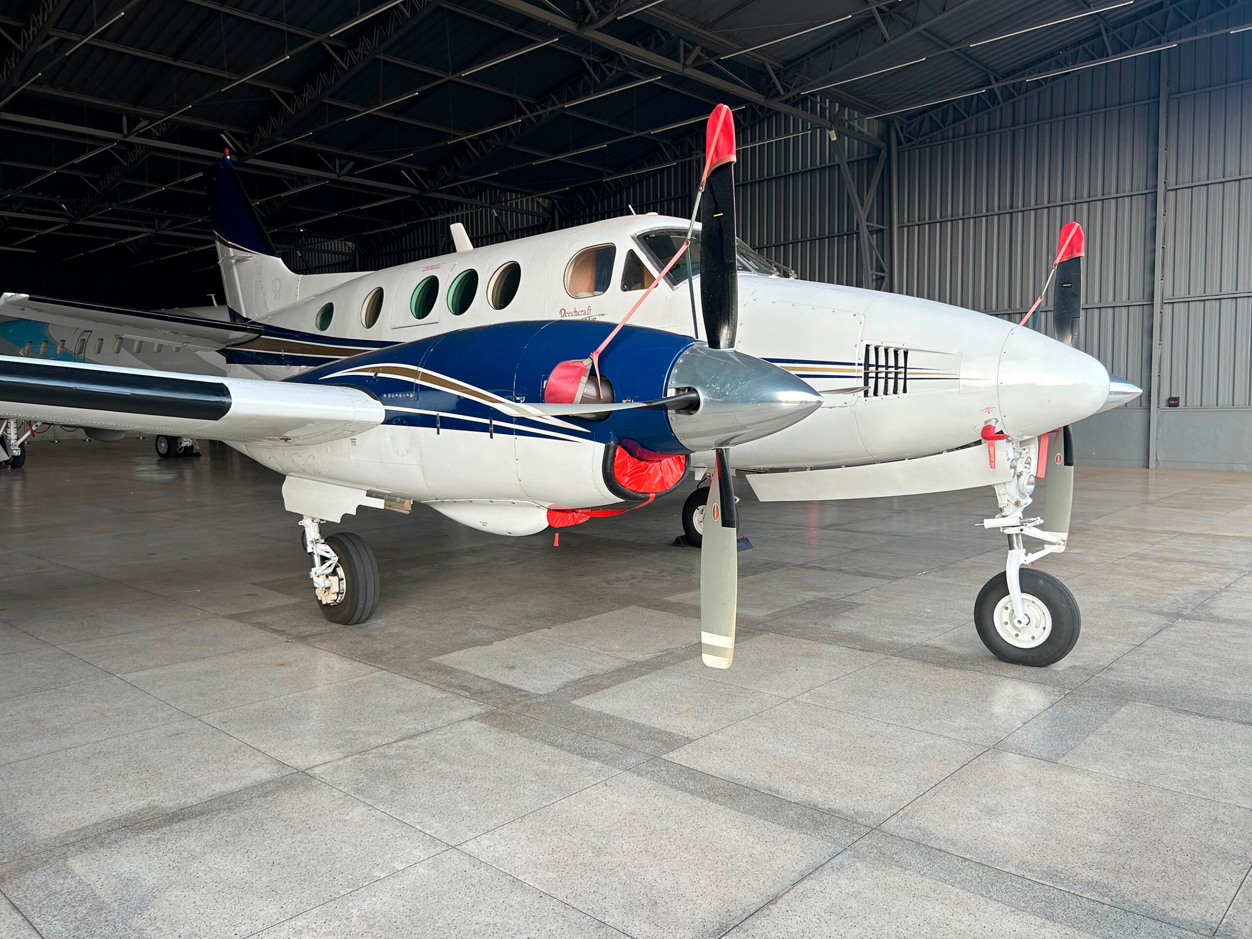 Beechcraft King Air C90 – Ano 1982 – 6.400 H.T.