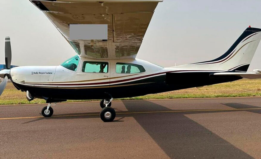 Avião Cessna 210 Silver Eagle – Ano 1977 – 2.600 H.T.